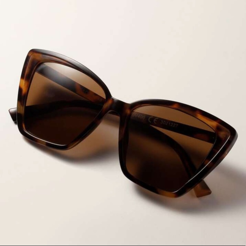 Cat Eye Sunglasses+Case NWOT